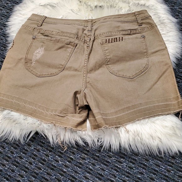 Beige“Avenue”jean shorts (14) - Picture 2 of 8